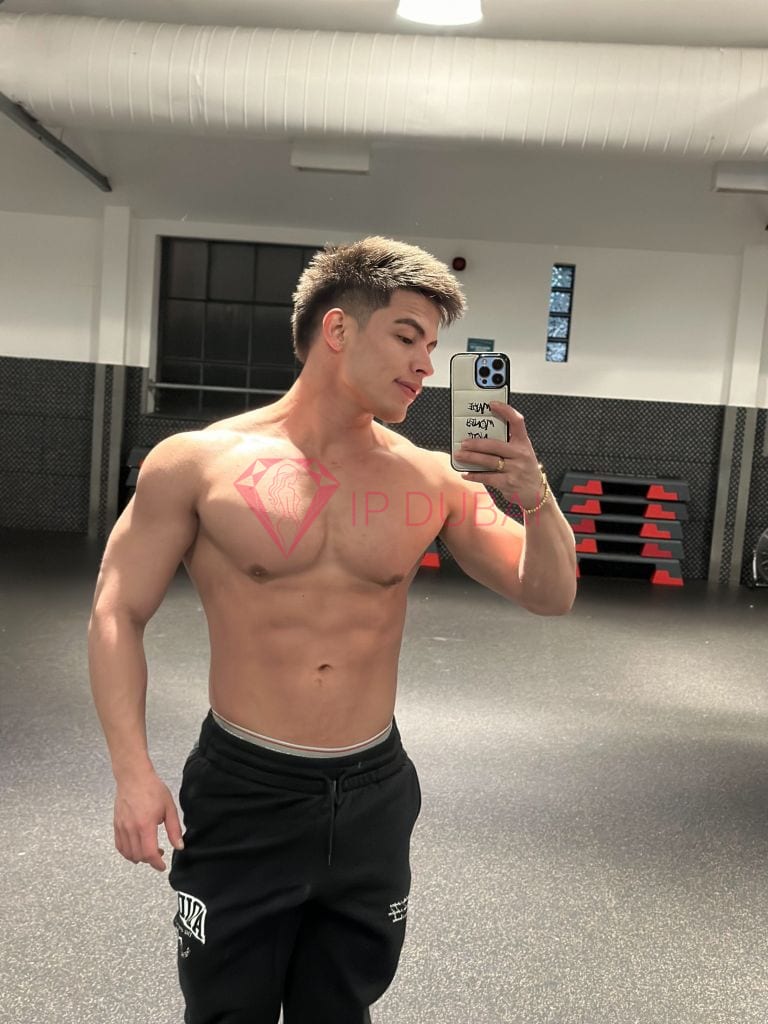 Thiago, 20, Latina, in JVC, Dubai, from AED 2,950 an hour, speaks Spanish and Portuguese — photo 12 of 31