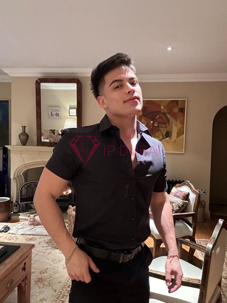 Thiago, 20, Latina, in JVC, Dubai, from AED 2,950 an hour, speaks Spanish and Portuguese — photo 13 of 31