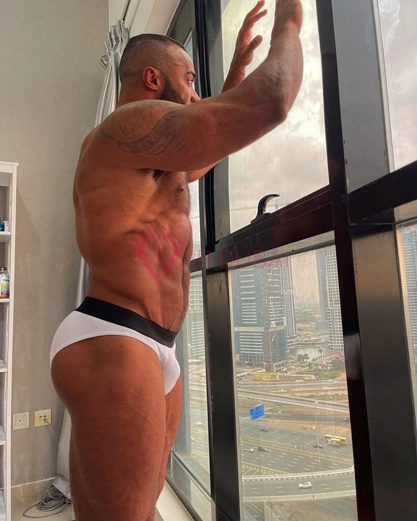 Leandro, 38, Latina, in Silicon Oasis, Dubai, from AED 11,200 an hour, speaks Spanish and Portuguese — photo 10 of 51