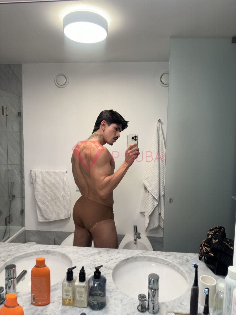 Camilo, 29, Latina, in Karama, Dubai, from AED 2,800 an hour, speaks Spanish and Portuguese — photo 25 of 55