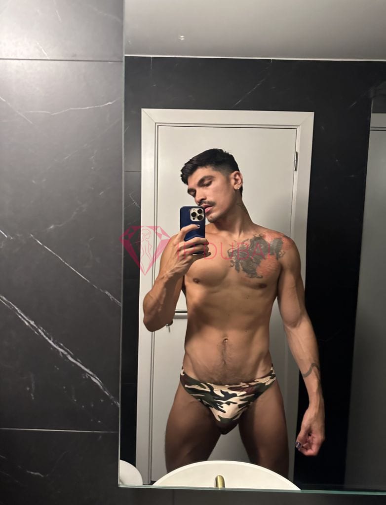Camilo, 29, Latina, in Karama, Dubai, from AED 2,800 an hour, speaks Spanish and Portuguese — photo 3 of 55