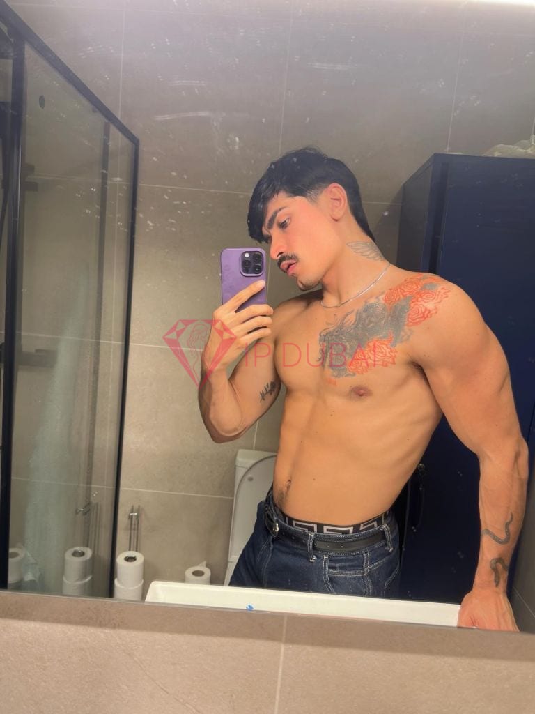 Camilo, 29, Latina, in Karama, Dubai, from AED 2,800 an hour, speaks Spanish and Portuguese — photo 31 of 55