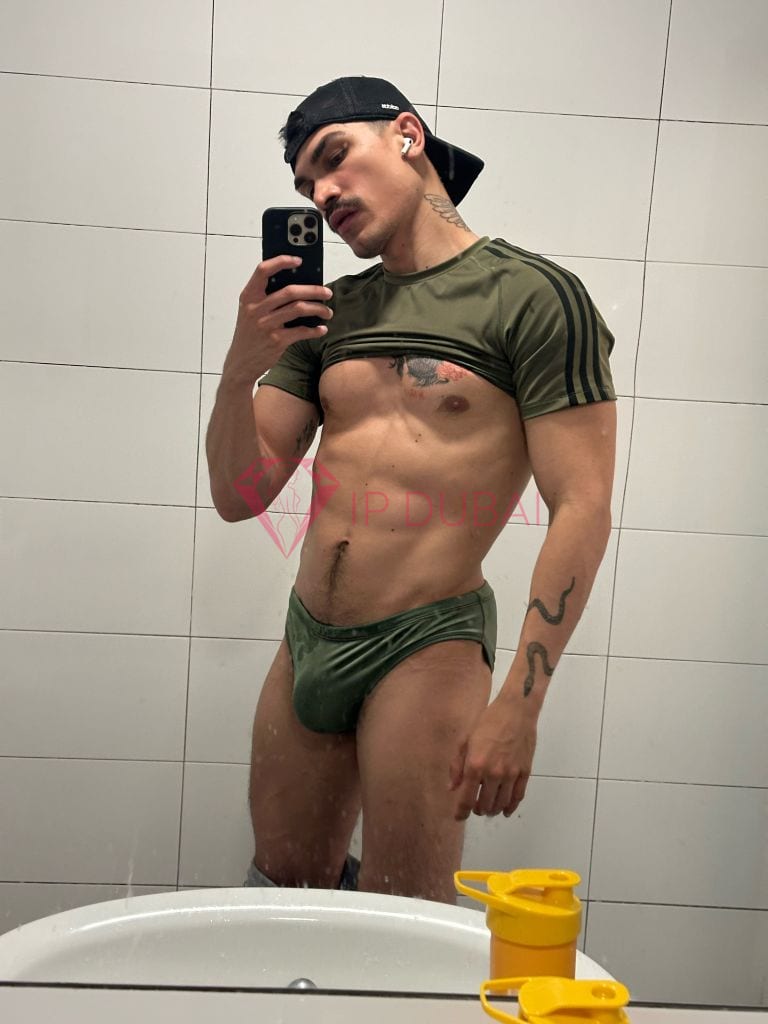 Camilo, 29, Latina, in Karama, Dubai, from AED 2,800 an hour, speaks Spanish and Portuguese — photo 37 of 55