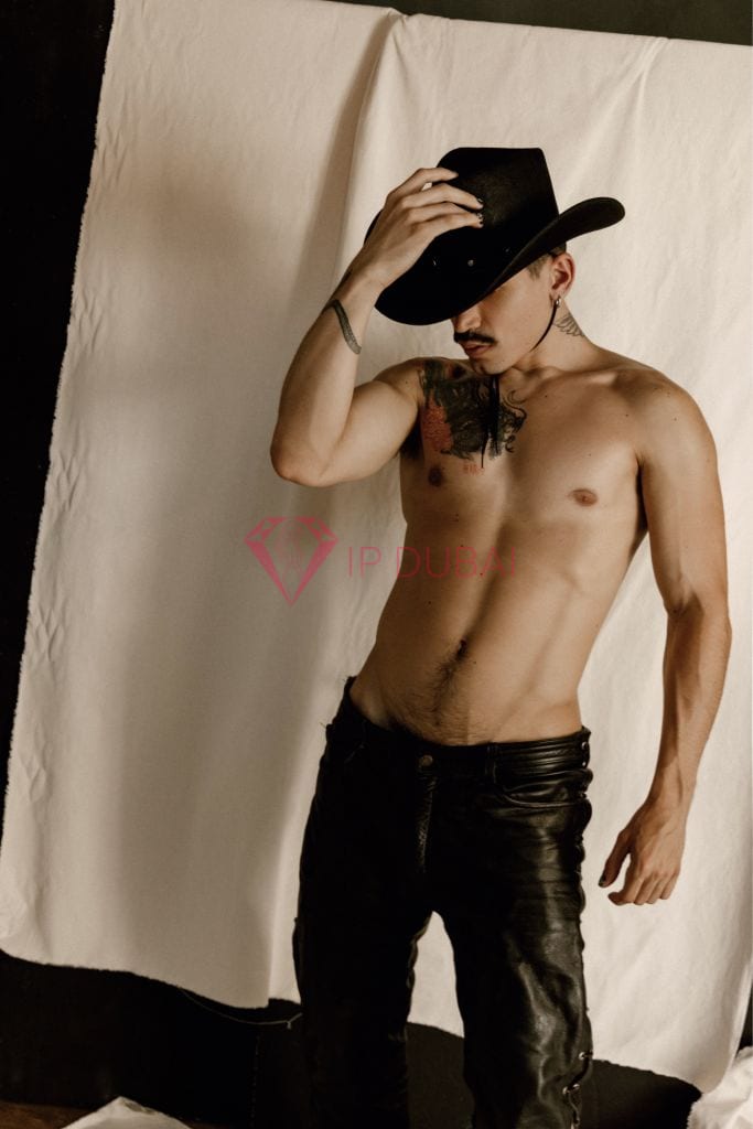 Camilo, 29, Latina, in Karama, Dubai, from AED 2,800 an hour, speaks Spanish and Portuguese — photo 4 of 55