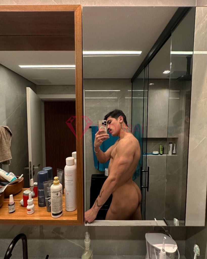 Camilo, 29, Latina, in Karama, Dubai, from AED 2,800 an hour, speaks Spanish and Portuguese — photo 54 of 55