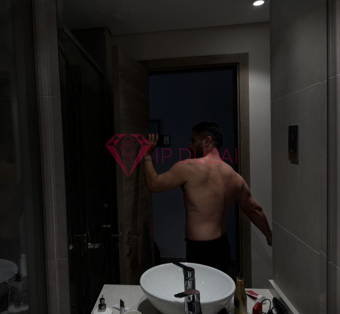 Nicolas, 26, Latina, in Al Khalidiyah, Abu Dhabi, from AED 2,100 an hour, speaks Spanish and Portuguese — photo 7 of 17