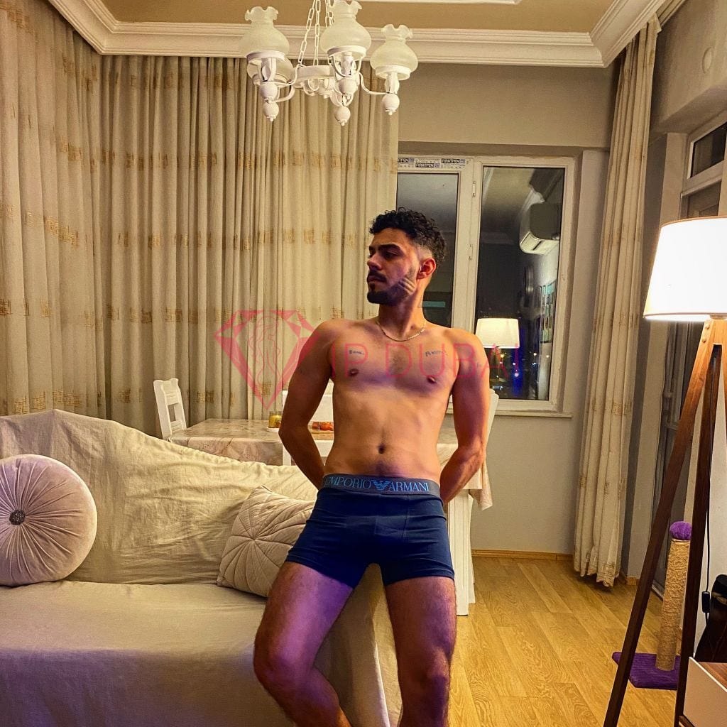 Rafael, 27, Latina, in Dibba, Fujairah, from AED 1,900 an hour, speaks Spanish and Portuguese — photo 11 of 18