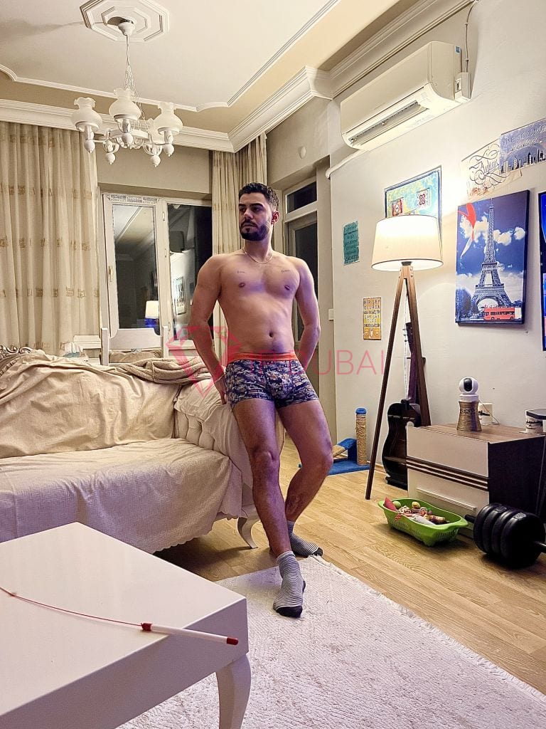 Rafael, 27, Latina, in Dibba, Fujairah, from AED 1,900 an hour, speaks Spanish and Portuguese — photo 4 of 18