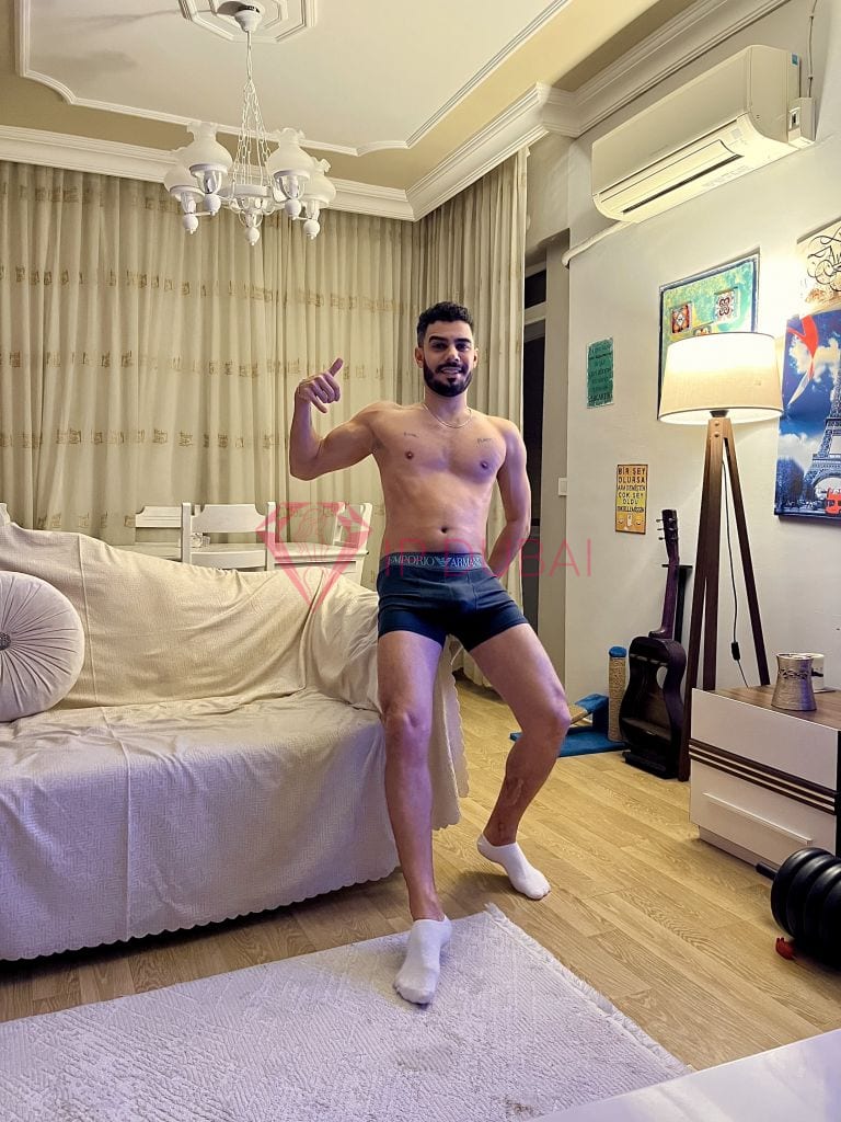 Rafael, 27, Latina, in Dibba, Fujairah, from AED 1,900 an hour, speaks Spanish and Portuguese — photo 6 of 18