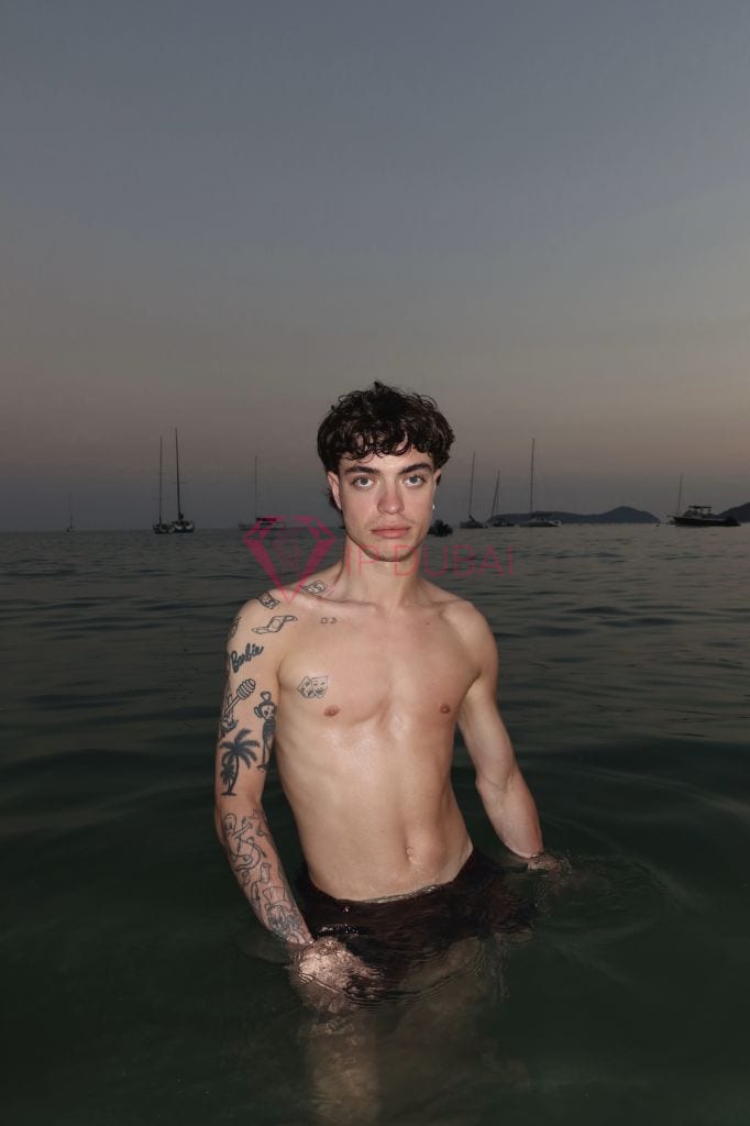 Thiago, 21, Latina, in Business Bay, Dubai, from AED 1,850 an hour, speaks Spanish and Portuguese — photo 3 of 10