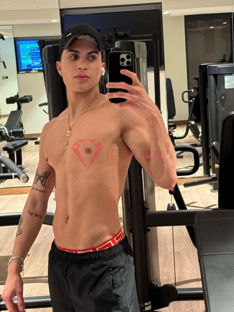 Eduardo, 23, Latina, in Deira, Dubai, from AED 12,800 an hour, speaks Spanish and Portuguese — photo 6 of 9