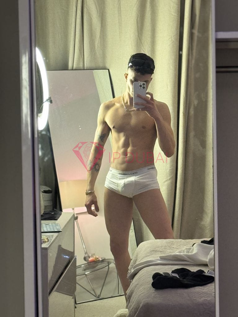 Eduardo, 23, Latina, in Deira, Dubai, from AED 12,800 an hour, speaks Spanish and Portuguese — photo 8 of 9