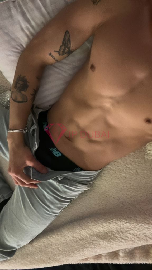 Eduardo, 23, Latina, in Deira, Dubai, from AED 12,800 an hour, speaks Spanish and Portuguese — photo 9 of 9