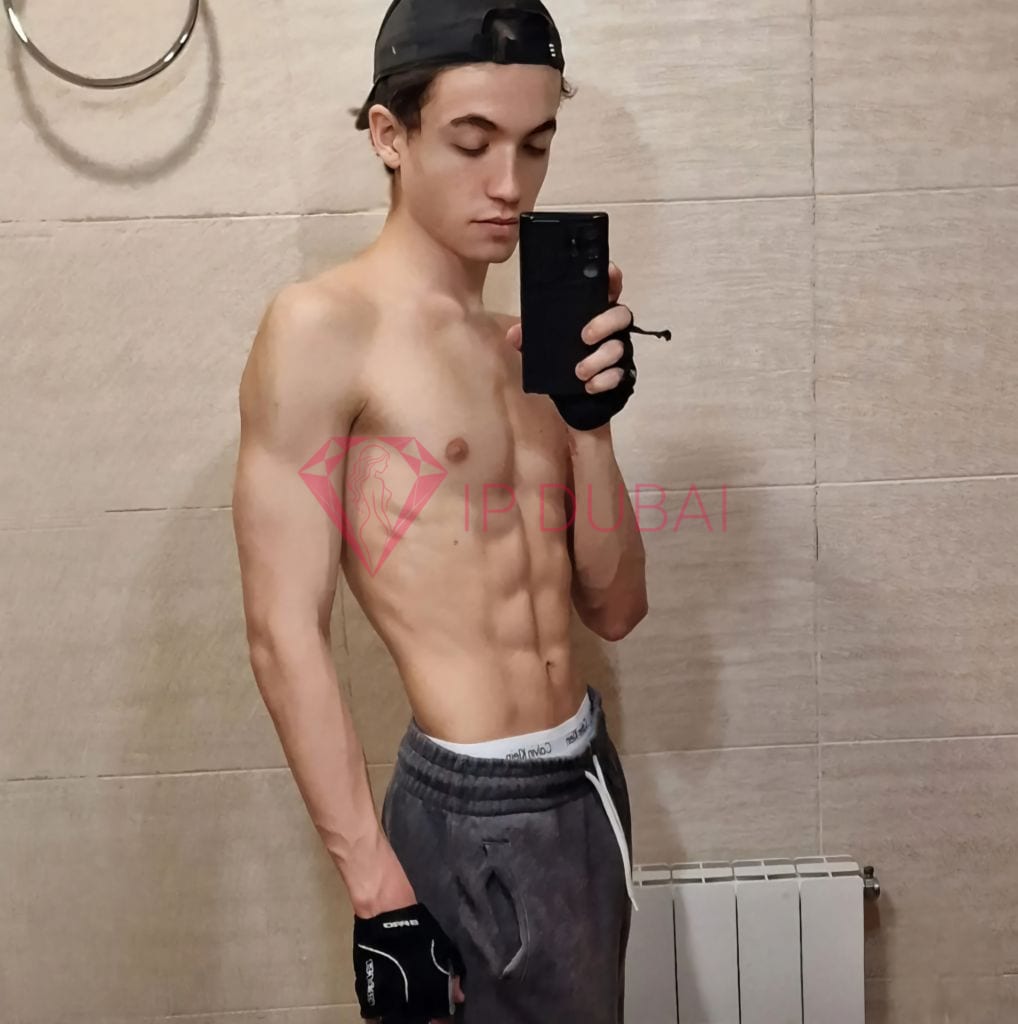 Matheus, 23, Latina, in Mussafah, Abu Dhabi, from AED 3,000 an hour, speaks Spanish and Portuguese — photo 5 of 16