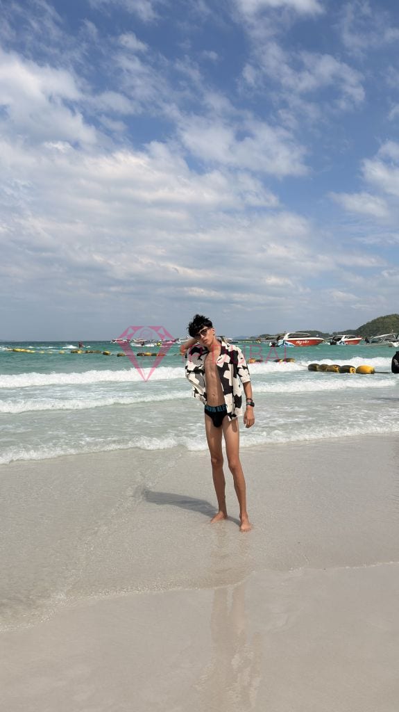 Ryo, 21, Asian, in JLT, Dubai, from AED 10,100 an hour, speaks Chinese and English — photo 10 of 21