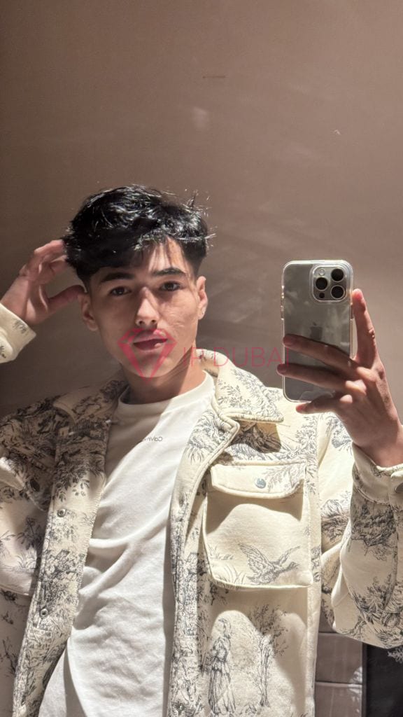 Ryo, 21, Asian, in JLT, Dubai, from AED 10,100 an hour, speaks Chinese and English — photo 18 of 21