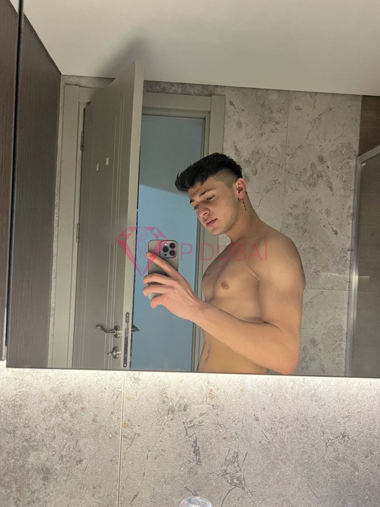 Bruno, 19, Latina, in Satwa, Dubai, from AED 1,900 an hour, speaks Spanish and Portuguese — photo 4 of 10