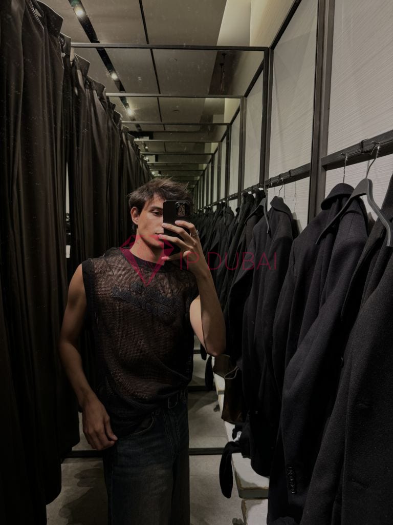 Alexander, 23, European, in Mussafah, Abu Dhabi, from AED 2,150 an hour, speaks English and French — photo 12 of 13
