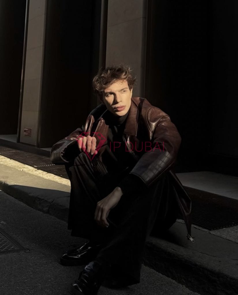 Alexander, 23, European, in Mussafah, Abu Dhabi, from AED 2,150 an hour, speaks English and French — photo 4 of 13