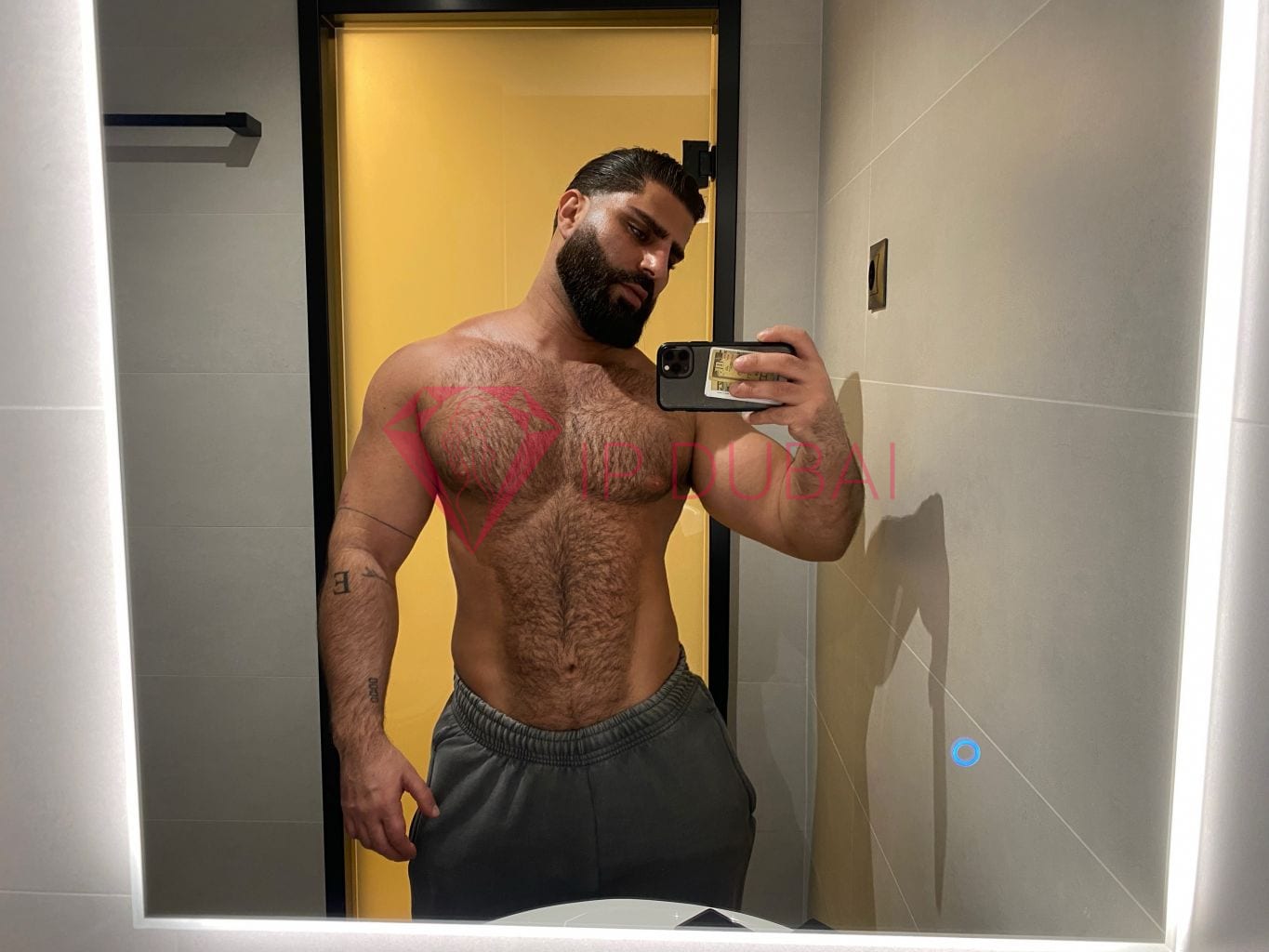 Emiliano, 29, Latina, in Business Bay, Dubai, from AED 2,800 an hour, speaks Spanish and Portuguese — photo 10 of 24