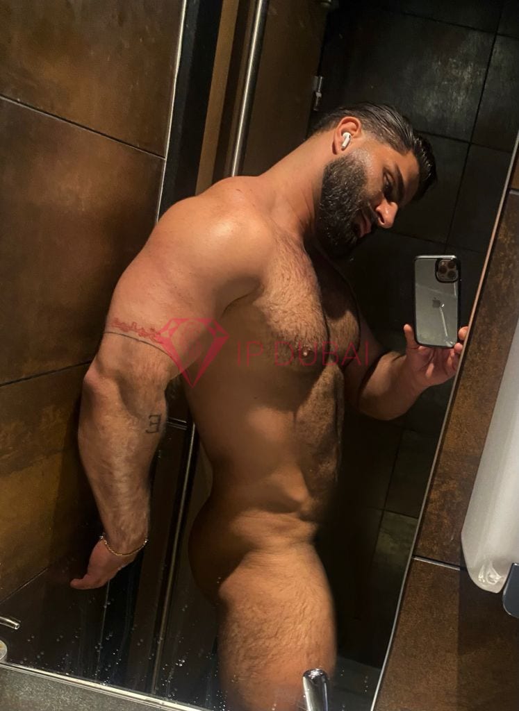 Emiliano, 29, Latina, in Business Bay, Dubai, from AED 2,800 an hour, speaks Spanish and Portuguese — photo 15 of 24