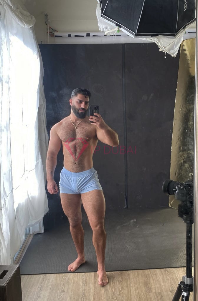 Emiliano, 29, Latina, in Business Bay, Dubai, from AED 2,800 an hour, speaks Spanish and Portuguese — photo 16 of 24