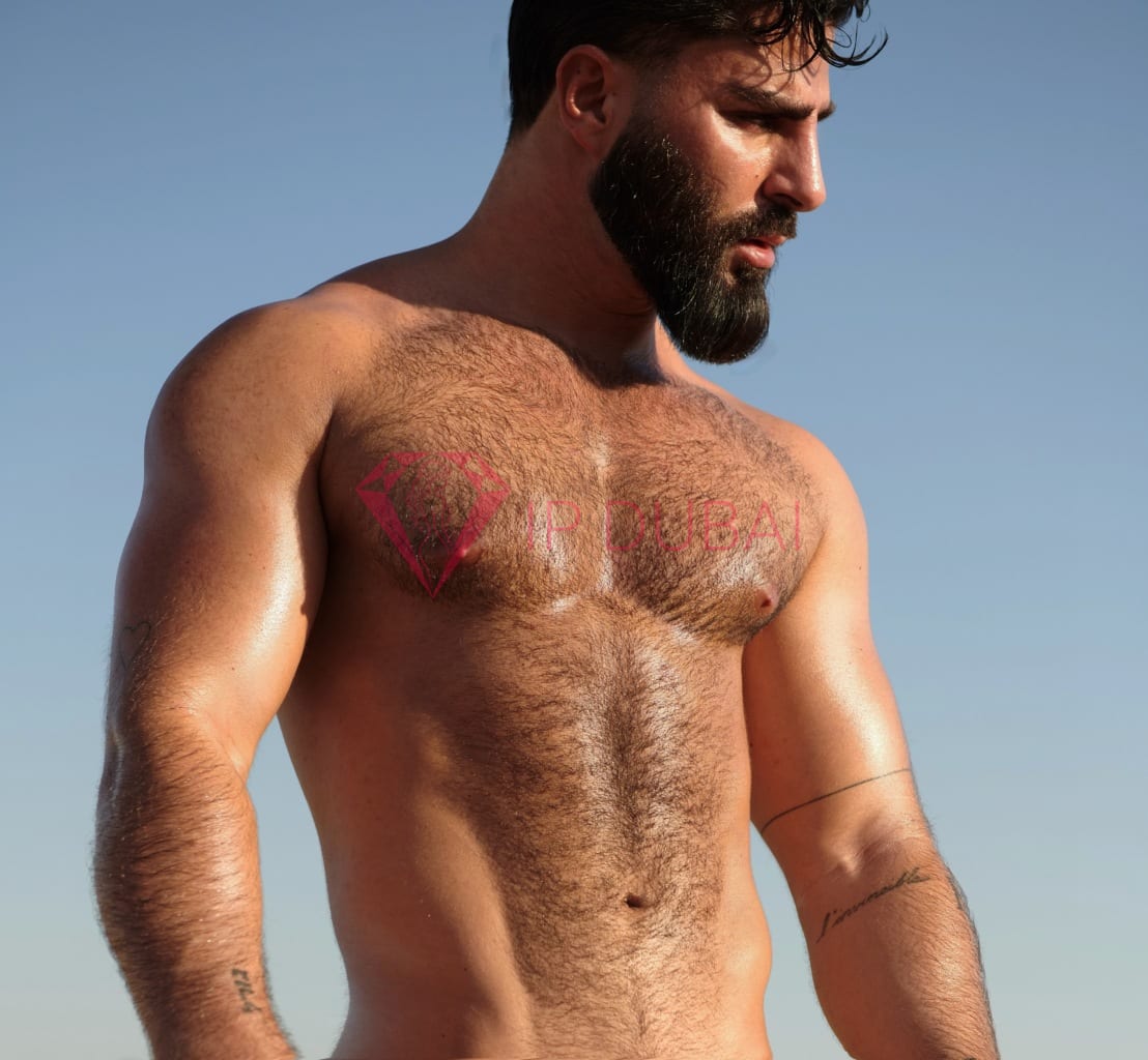 Emiliano, 29, Latina, in Business Bay, Dubai, from AED 2,800 an hour, speaks Spanish and Portuguese — photo 19 of 24