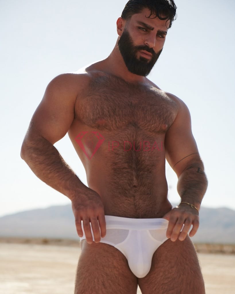 Emiliano, 29, Latina, in Business Bay, Dubai, from AED 2,800 an hour, speaks Spanish and Portuguese — photo 21 of 24