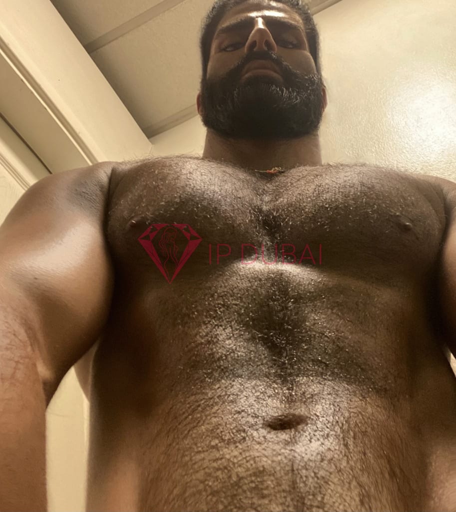 Emiliano, 29, Latina, in Business Bay, Dubai, from AED 2,800 an hour, speaks Spanish and Portuguese — photo 23 of 24