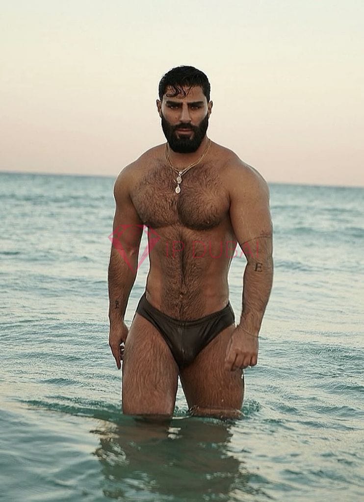 Emiliano, 29, Latina, in Business Bay, Dubai, from AED 2,800 an hour, speaks Spanish and Portuguese — photo 3 of 24