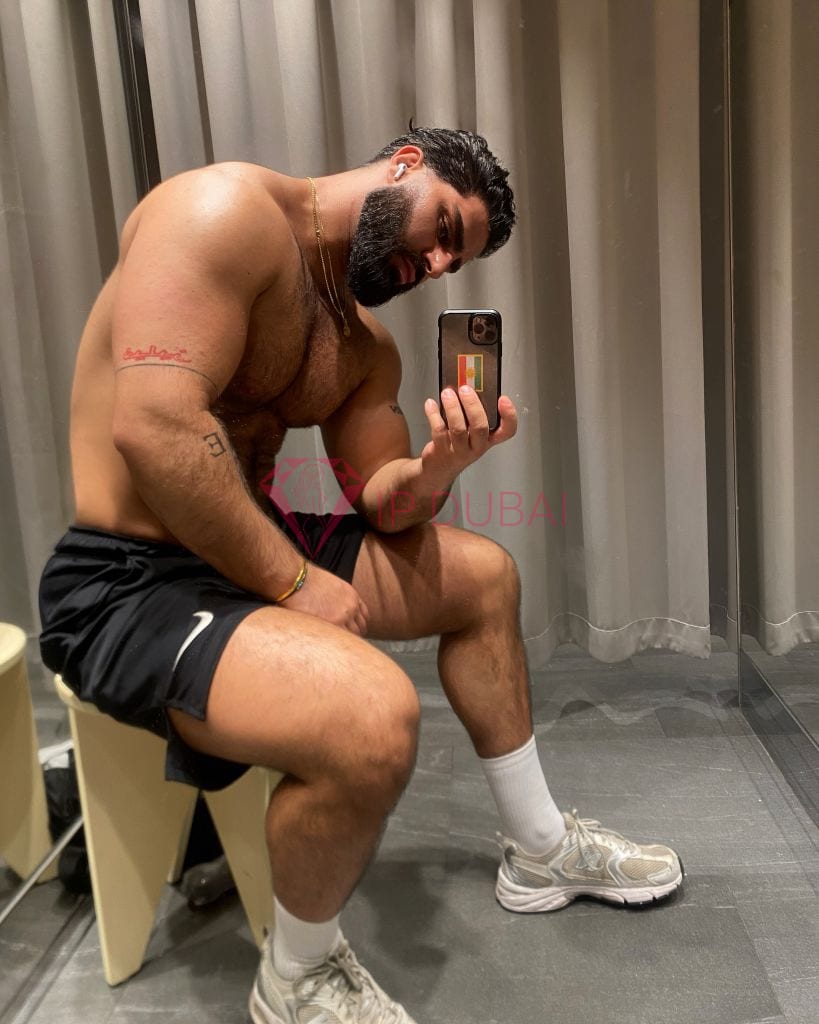 Emiliano, 29, Latina, in Business Bay, Dubai, from AED 2,800 an hour, speaks Spanish and Portuguese — photo 4 of 24
