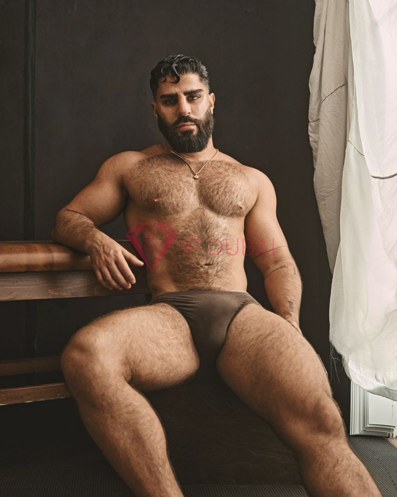 Emiliano, 29, Latina, in Business Bay, Dubai, from AED 2,800 an hour, speaks Spanish and Portuguese — photo 5 of 24