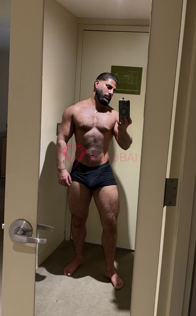 Emiliano, 29, Latina, in Business Bay, Dubai, from AED 2,800 an hour, speaks Spanish and Portuguese — photo 7 of 24