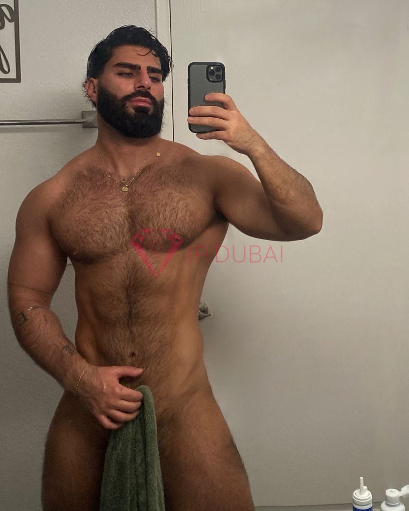 Emiliano, 29, Latina, in Business Bay, Dubai, from AED 2,800 an hour, speaks Spanish and Portuguese — photo 9 of 24