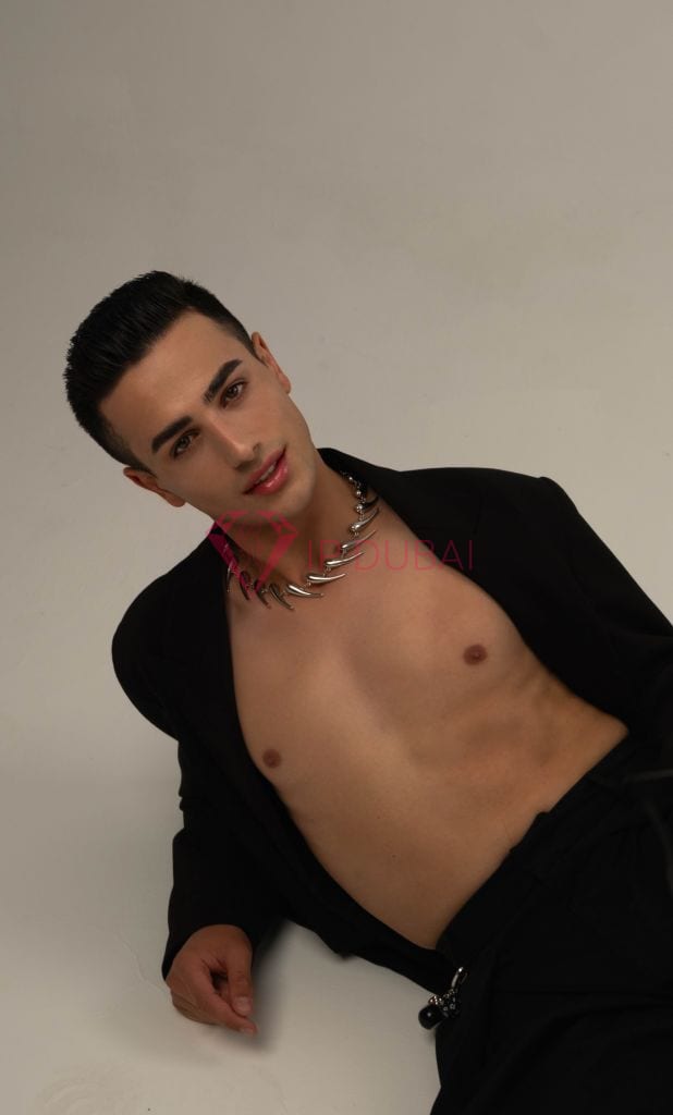 Gustavo, 19, Latina, in Al Rashidiya, Ajman, from AED 2,350 an hour, speaks Spanish and Portuguese — photo 10 of 25