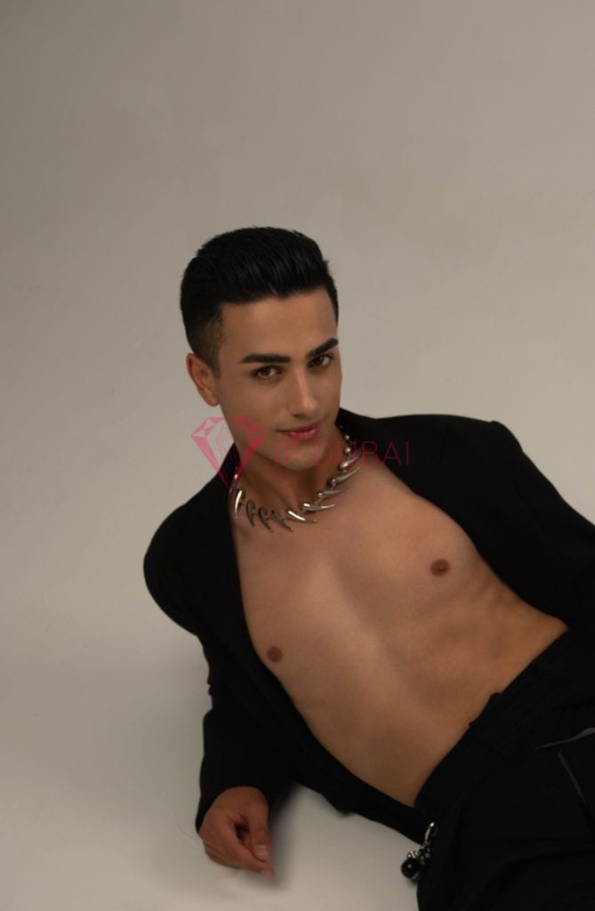 Gustavo, 19, Latina, in Al Rashidiya, Ajman, from AED 2,350 an hour, speaks Spanish and Portuguese — photo 11 of 25