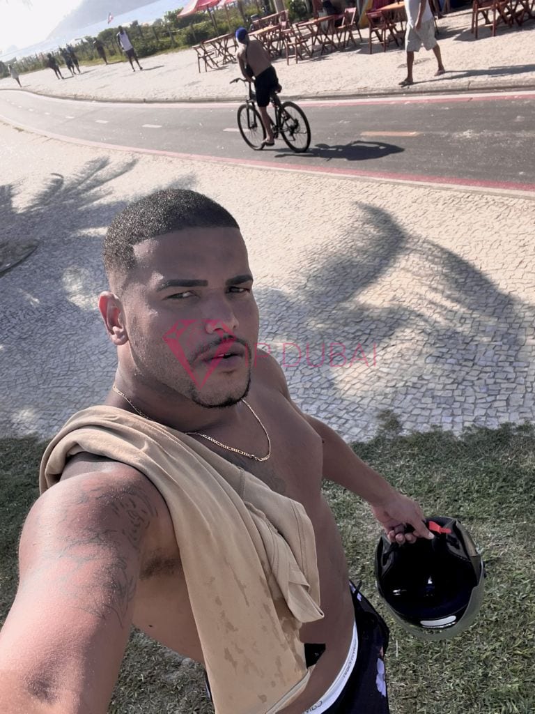 Lucas, 27, Latina, in Silicon Oasis, Dubai, from AED 2,350 an hour, speaks Spanish and Portuguese — photo 7 of 9