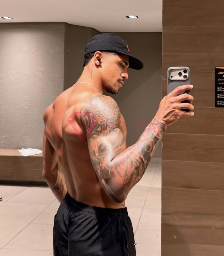 Emiliano, 26, Latina, in JVC, Dubai, from AED 2,200 an hour, speaks Spanish and Portuguese — photo 3 of 13