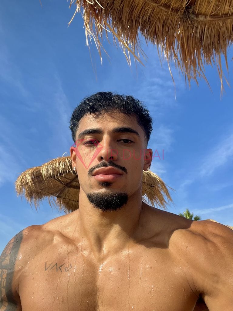 Emiliano, 26, Latina, in JVC, Dubai, from AED 2,200 an hour, speaks Spanish and Portuguese — photo 4 of 13