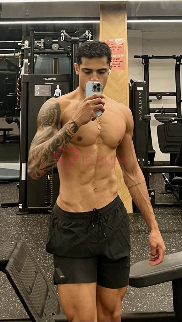 Emiliano, 26, Latina, in JVC, Dubai, from AED 2,200 an hour, speaks Spanish and Portuguese — photo 7 of 13