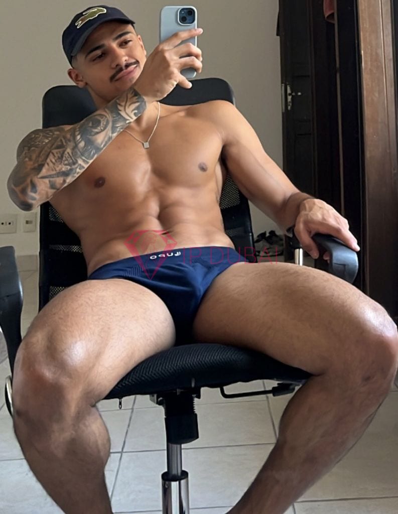 Emiliano, 26, Latina, in JVC, Dubai, from AED 2,200 an hour, speaks Spanish and Portuguese — photo 8 of 13