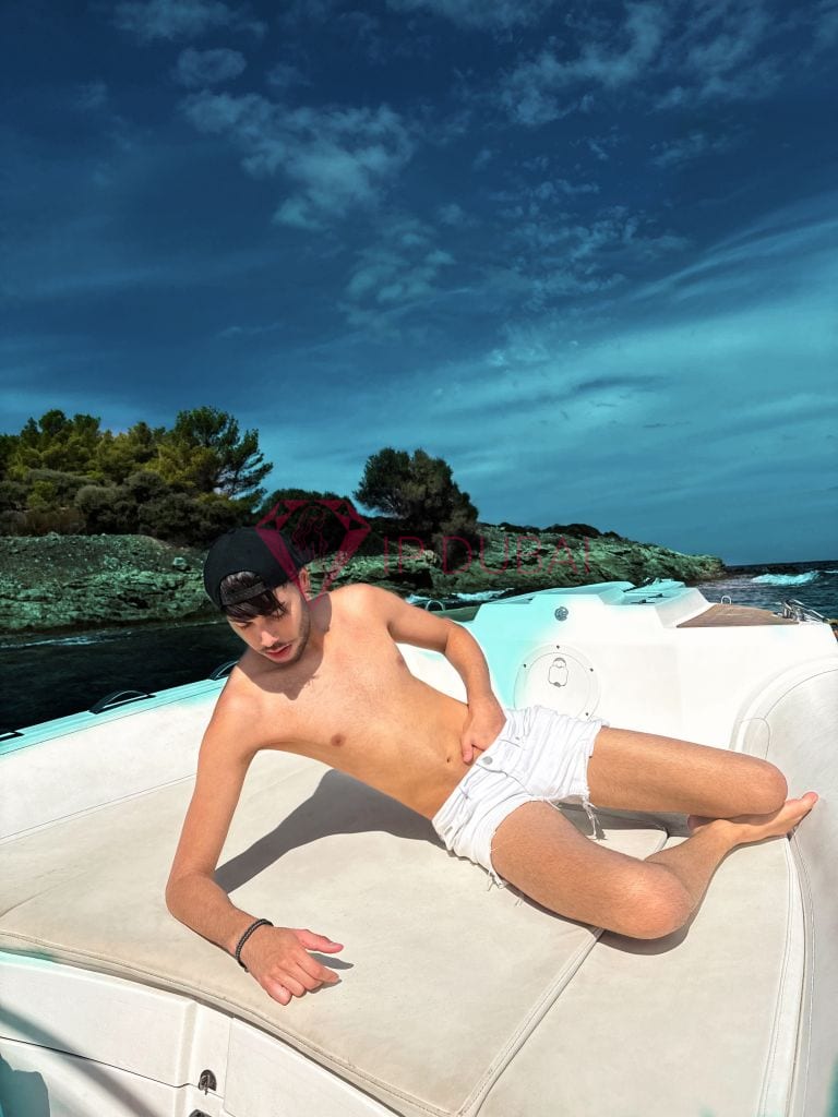 Bruno, 21, Latina, in JVC, Dubai, from AED 2,800 an hour, speaks Spanish and Portuguese — photo 48 of 52
