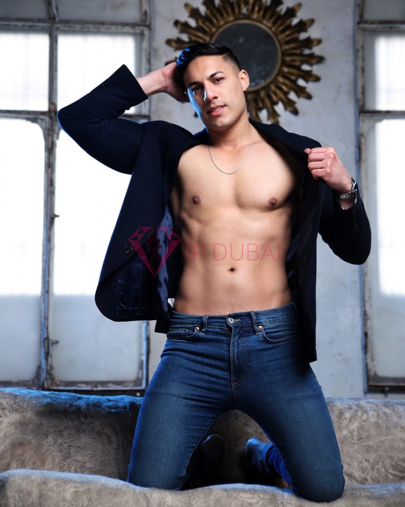 Eduardo, 28, Latina, in TECOM, Dubai, from AED 8,600 an hour, speaks Spanish and Portuguese — photo 9 of 11