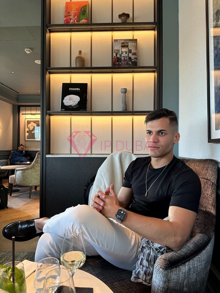 Gustavo, 28, Latina, in JLT, Dubai, from AED 2,800 an hour, speaks Spanish and Portuguese — photo 4 of 10