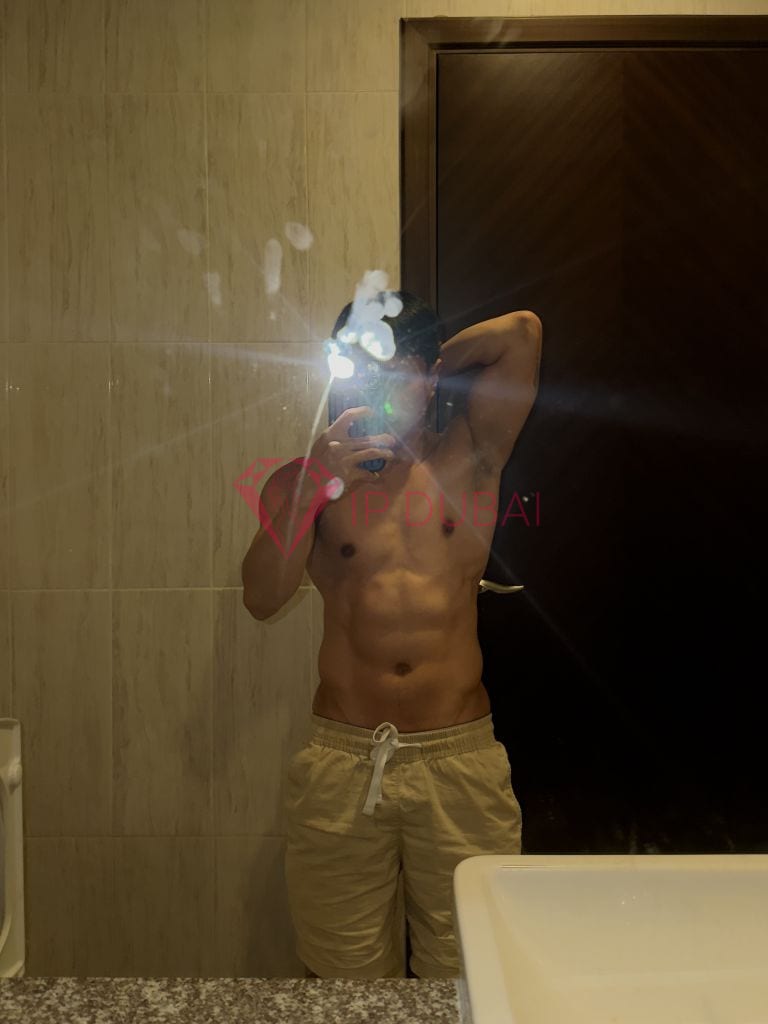 Wei, 24, Asian, in Bur Dubai, Dubai, from AED 2,950 an hour, speaks Chinese and English — photo 3 of 8