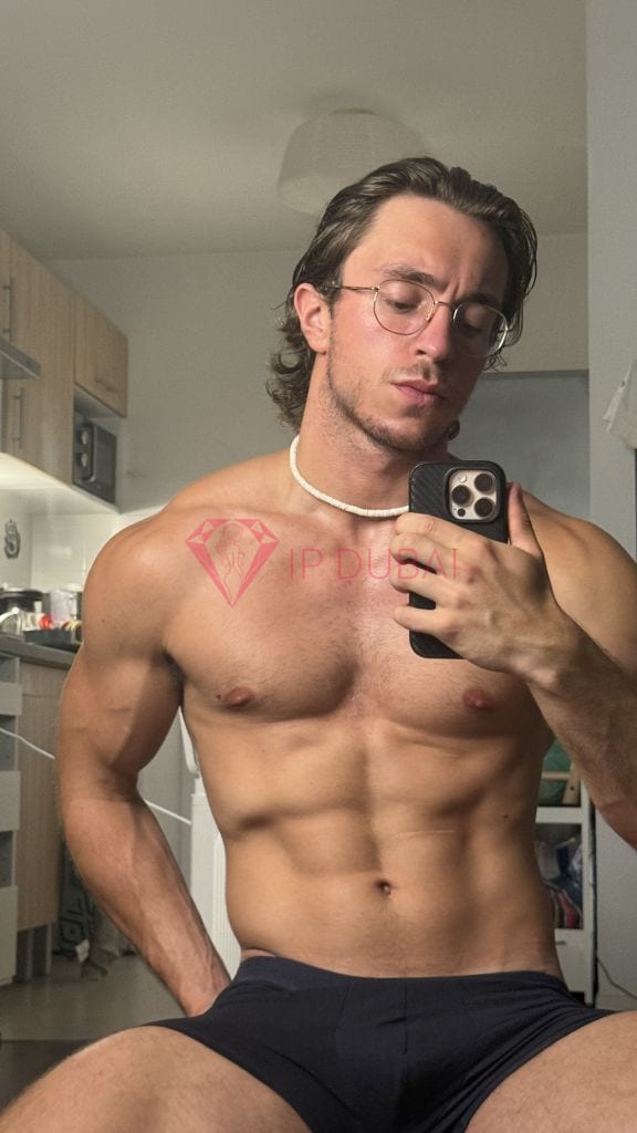 Roman, 24, Russian, in Mirdif, Dubai, from AED 2,050 an hour, speaks Russian and English — photo 14 of 28