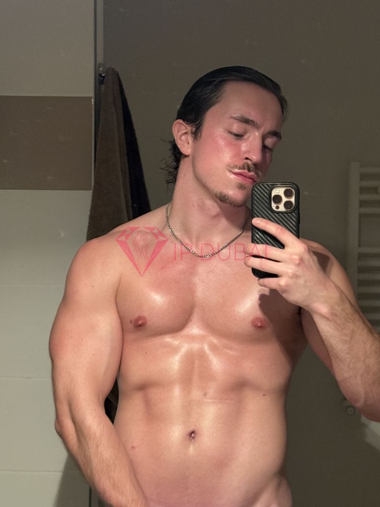 Roman, 24, Russian, in Mirdif, Dubai, from AED 2,050 an hour, speaks Russian and English — photo 3 of 28