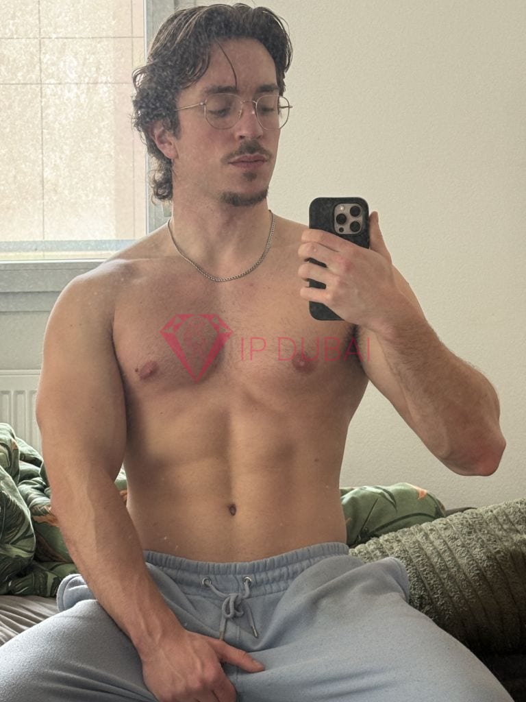 Roman, 24, Russian, in Mirdif, Dubai, from AED 2,050 an hour, speaks Russian and English — photo 7 of 28