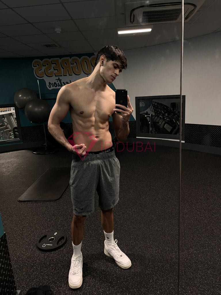 Joaquin, 26, Latina, in International City, Dubai, from AED 2,500 an hour, speaks Spanish and Portuguese — photo 13 of 13