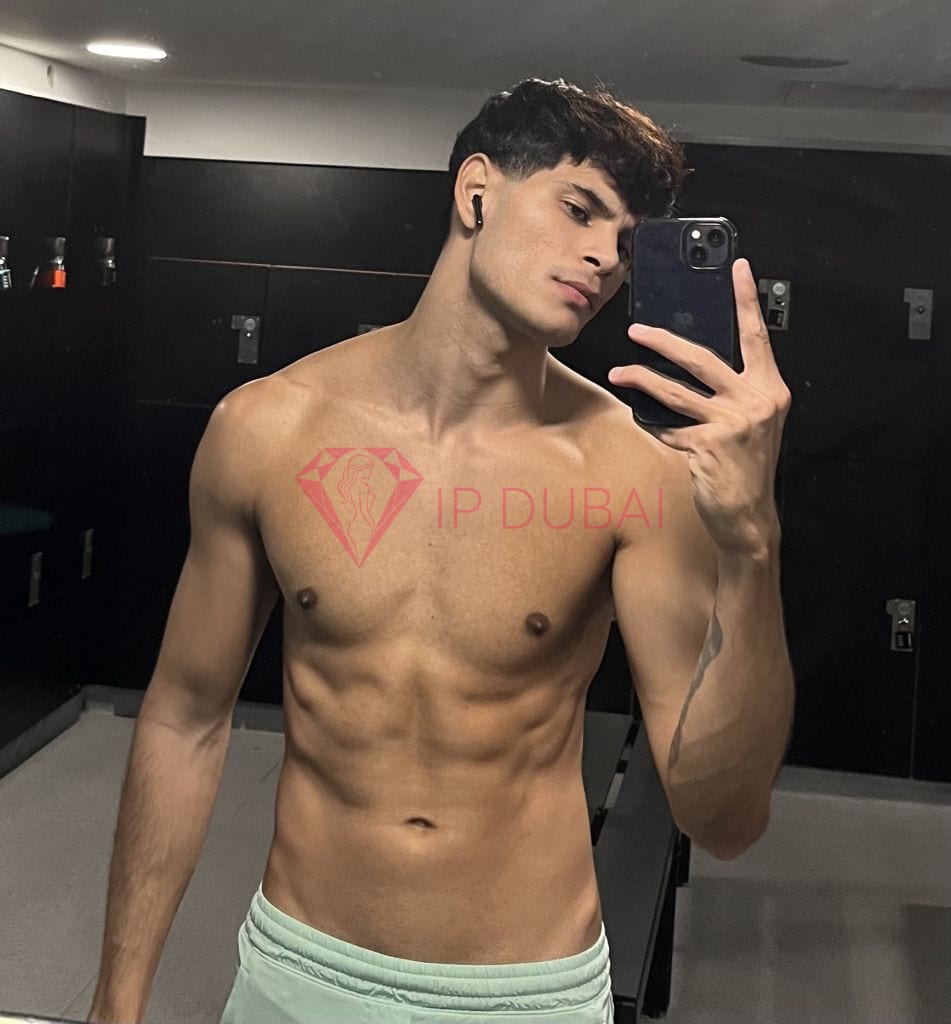 Joaquin, 26, Latina, in International City, Dubai, from AED 2,500 an hour, speaks Spanish and Portuguese — photo 4 of 13